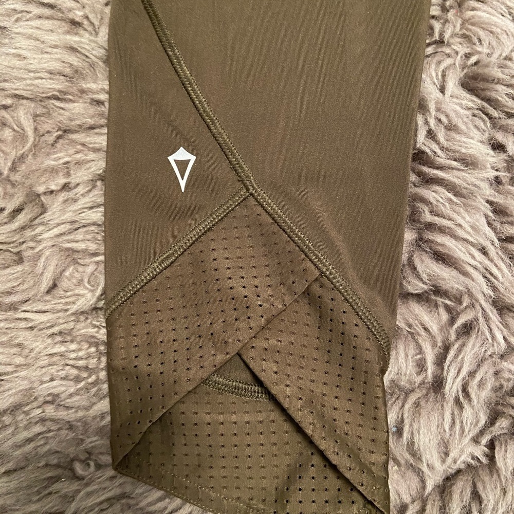 Ivivva Girls Cropped Green Leggings Size 12 - Picture 7 of 11